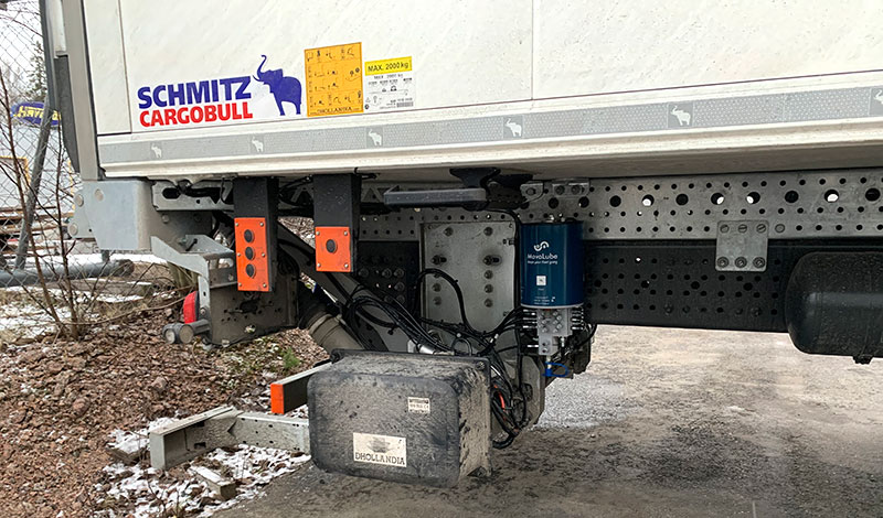 Schmitz Cargobull Suomi Oy:n toimittamiin perävaunuihin voidaan asentaa lisävarusteeksi MovaLuben voitelujärjestelmä.